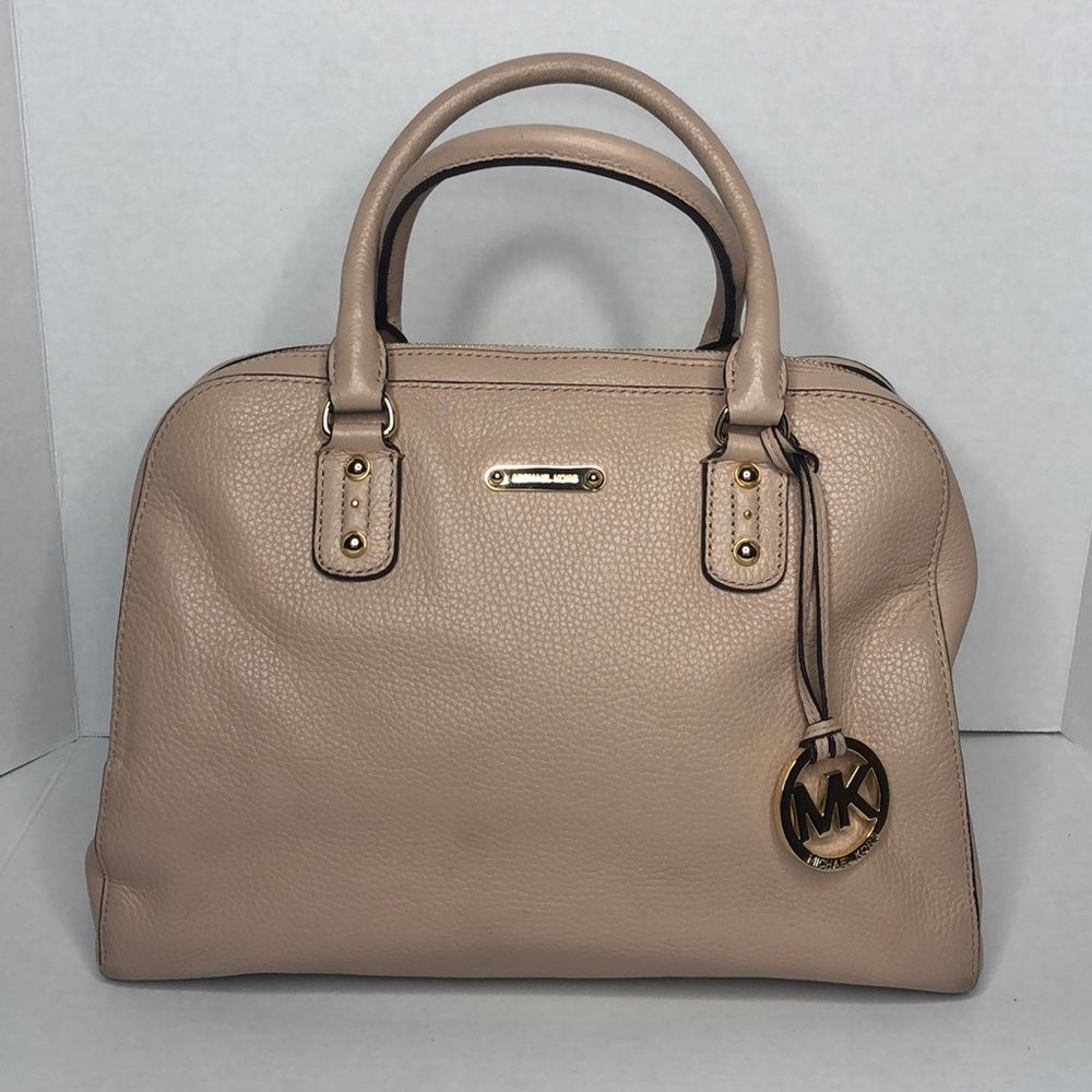 Michael Kors Bucket Bag with detachable strap